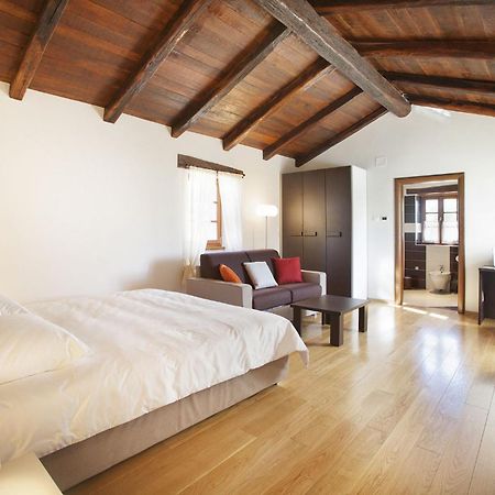 Villa Poropati, Groznjan, Istria - Luxury Countryside Estate For Up To 19 Persons - Large Pool Of 80M2 With Kids Section Extérieur photo