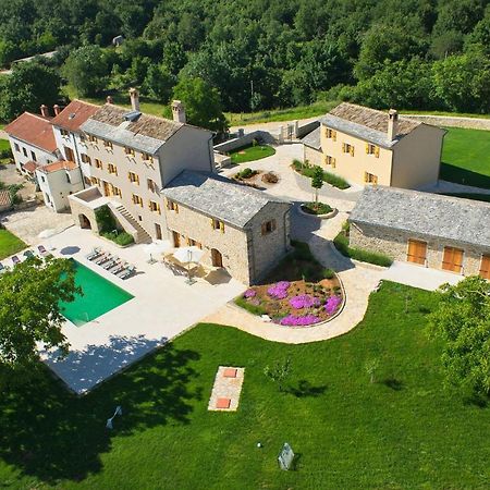 Villa Poropati, Groznjan, Istria - Luxury Countryside Estate For Up To 19 Persons - Large Pool Of 80M2 With Kids Section Extérieur photo