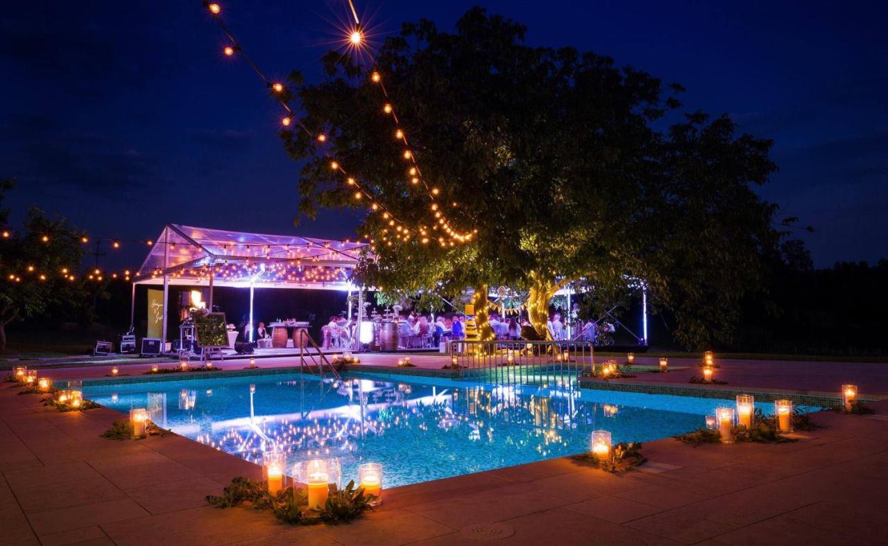 Villa Poropati, Groznjan, Istria - Luxury Countryside Estate For Up To 19 Persons - Large Pool Of 80M2 With Kids Section Extérieur photo