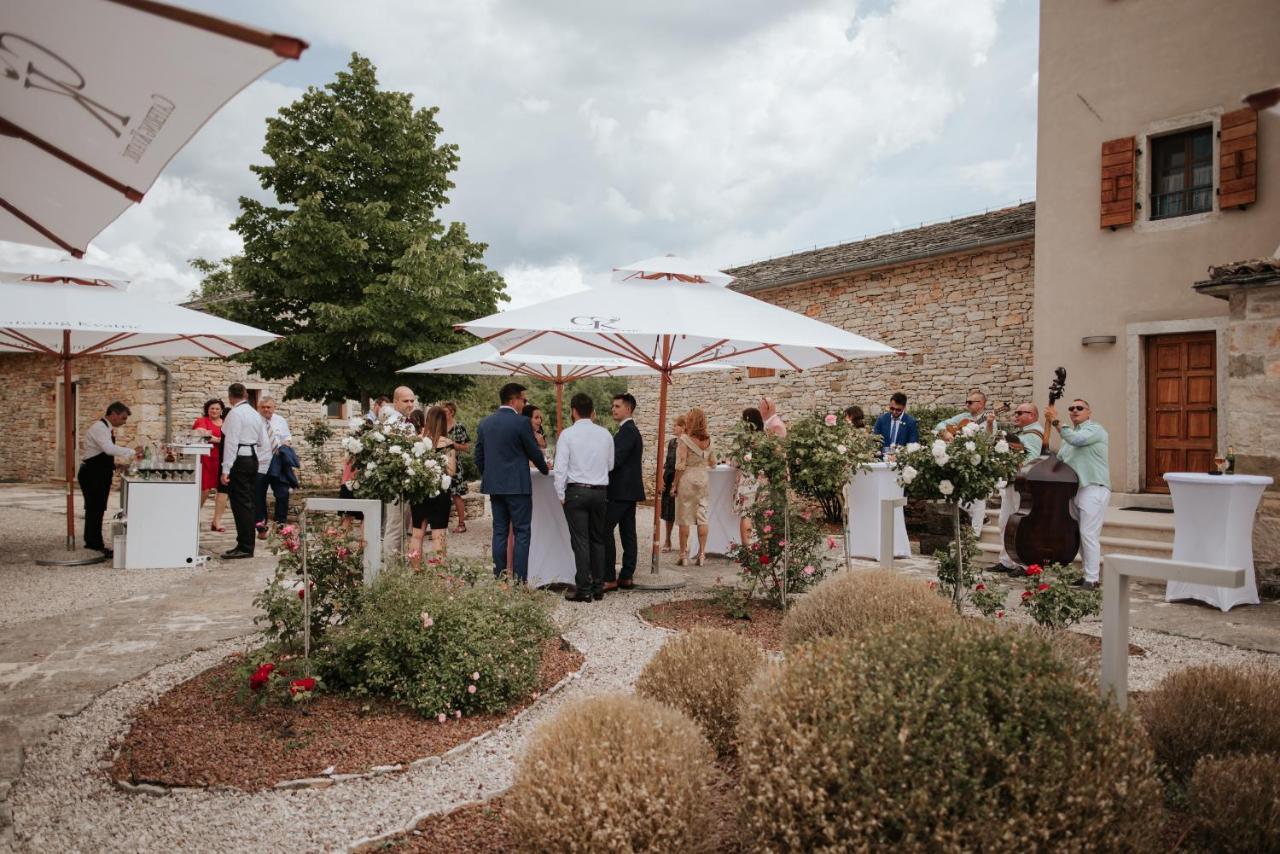 Villa Poropati, Groznjan, Istria - Luxury Countryside Estate For Up To 19 Persons - Large Pool Of 80M2 With Kids Section Extérieur photo