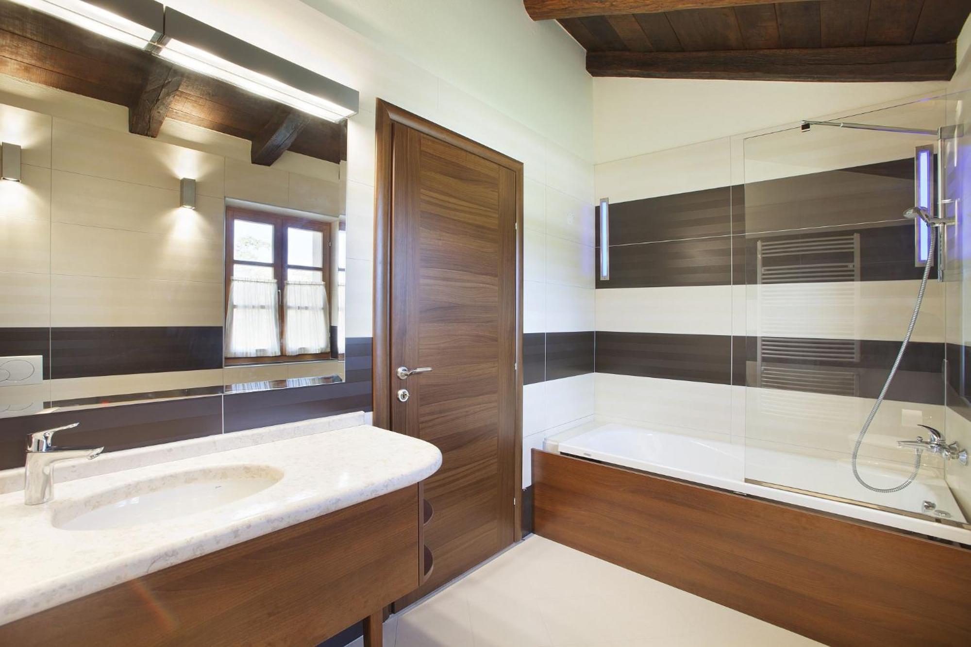 Villa Poropati, Groznjan, Istria - Luxury Countryside Estate For Up To 19 Persons - Large Pool Of 80M2 With Kids Section Extérieur photo