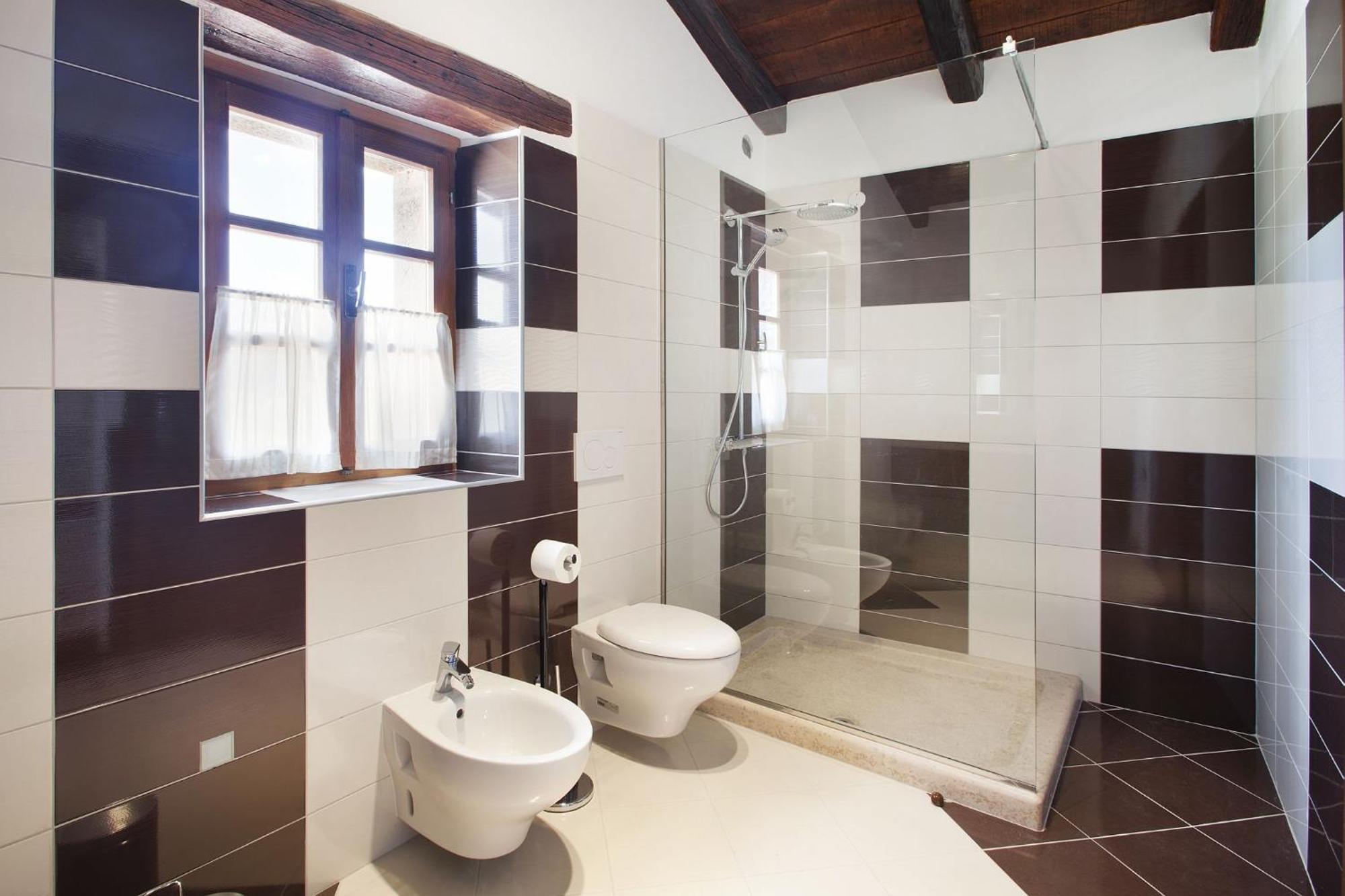 Villa Poropati, Groznjan, Istria - Luxury Countryside Estate For Up To 19 Persons - Large Pool Of 80M2 With Kids Section Extérieur photo