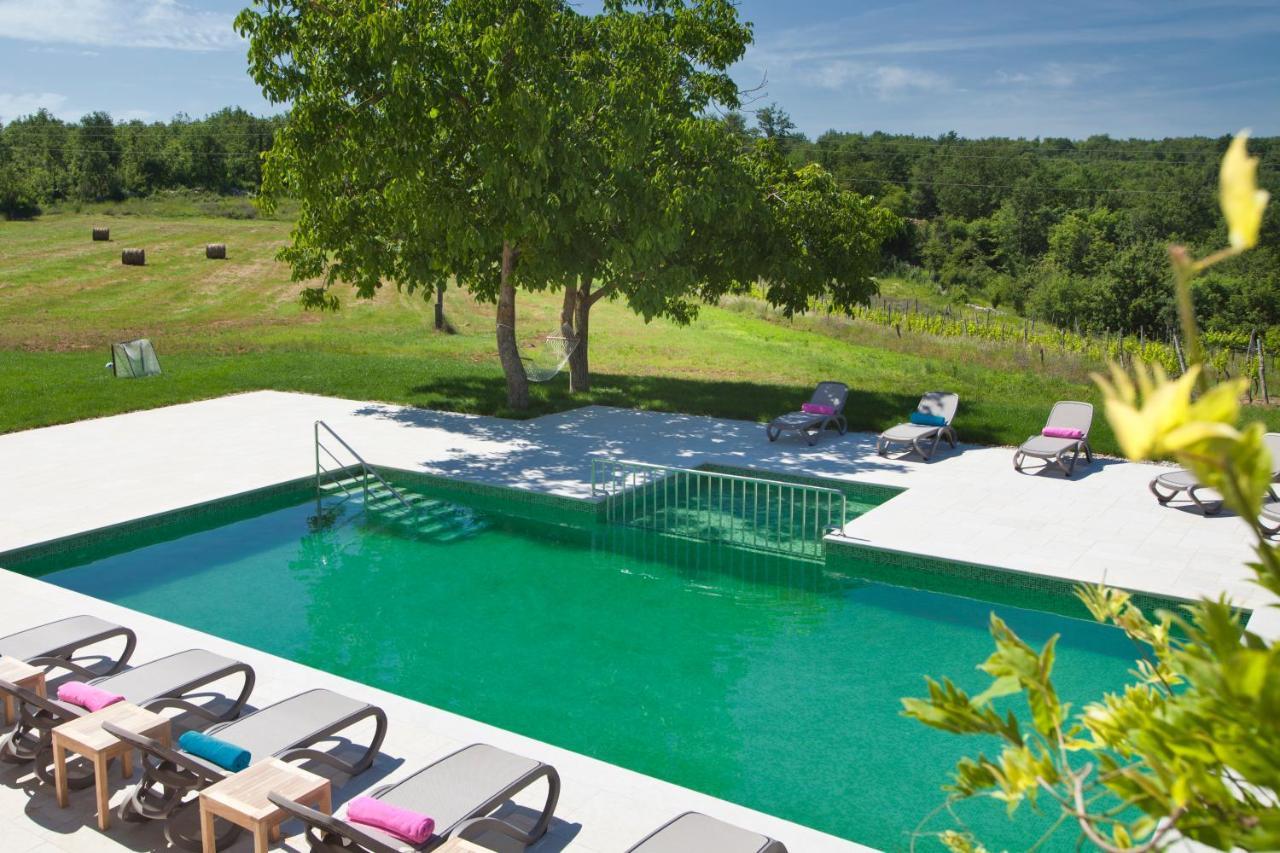 Villa Poropati, Groznjan, Istria - Luxury Countryside Estate For Up To 19 Persons - Large Pool Of 80M2 With Kids Section Extérieur photo